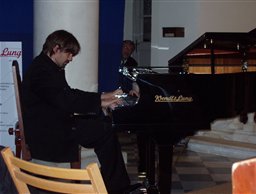  Davide Cabassi spielt den Wendl&Lung Flügel Concert I 218